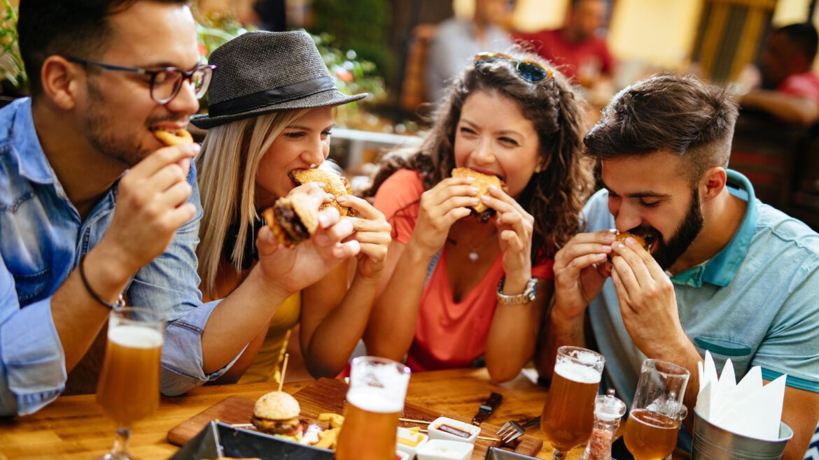 Jak Unikać Pułapek podczas Jedzenia na Mieście - Porady i Triki