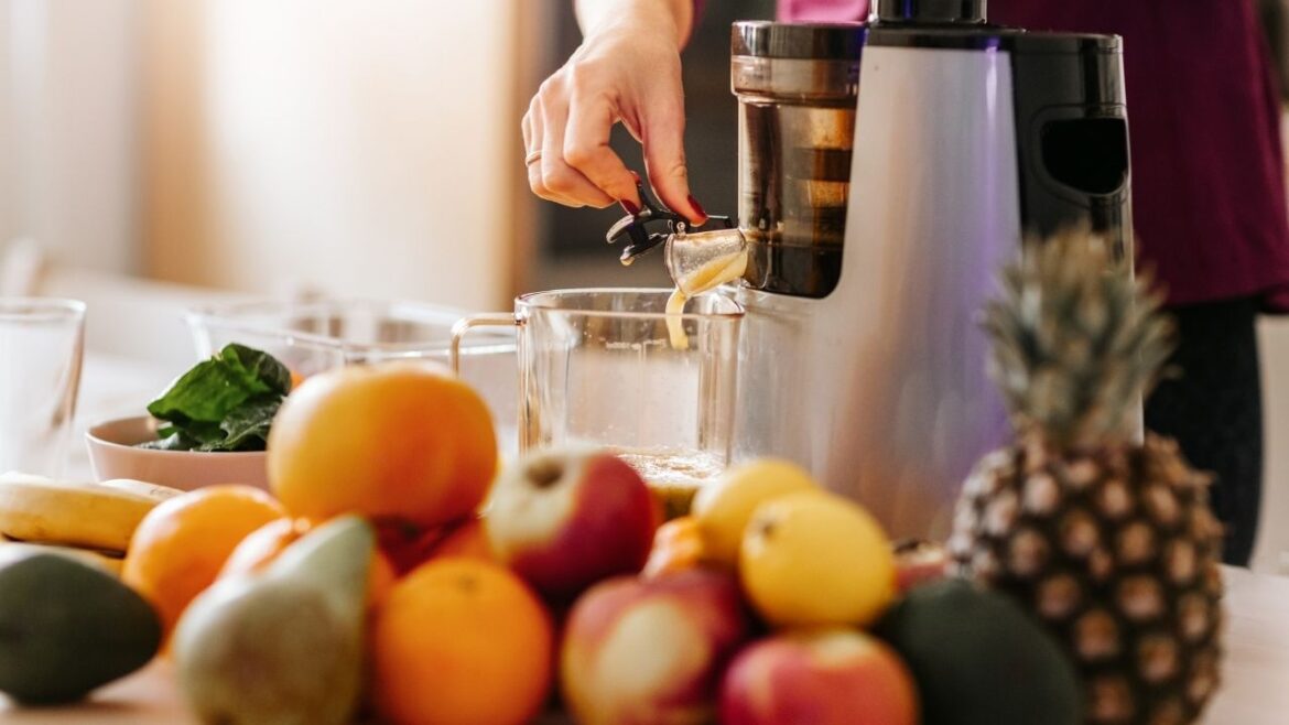 Cold-press vs sokowirówka – czym różnią się soki i który sposób jest zdrowszy?
